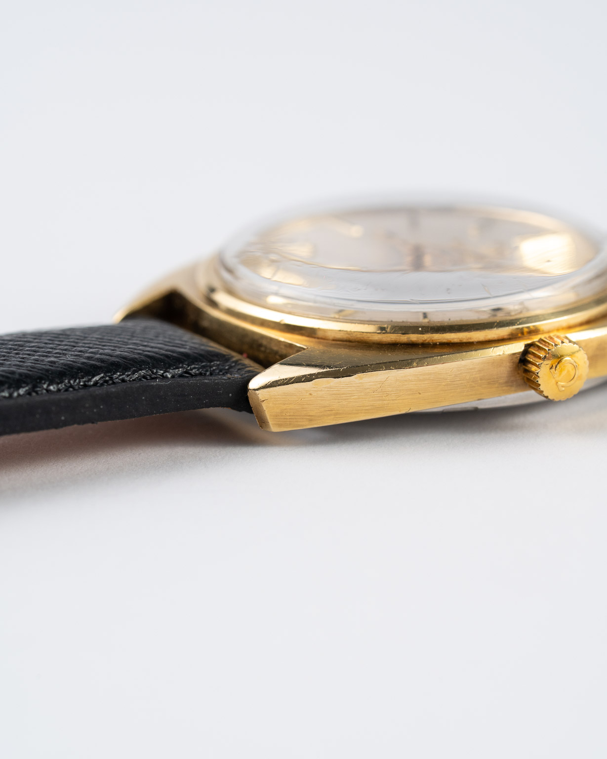 Omega Constellation 168.017 gold plated from approximately 1969 crown side lower lug