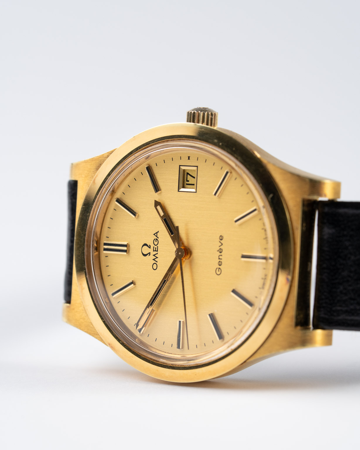 Omega Genève 136.0102 gold plated, full set from 1975 dial view