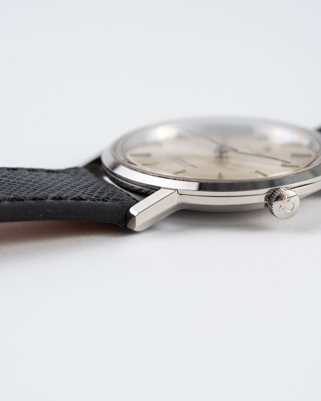 Omega Seamaster De Ville 135.020 from approximately 1968 crown side bottom lug
