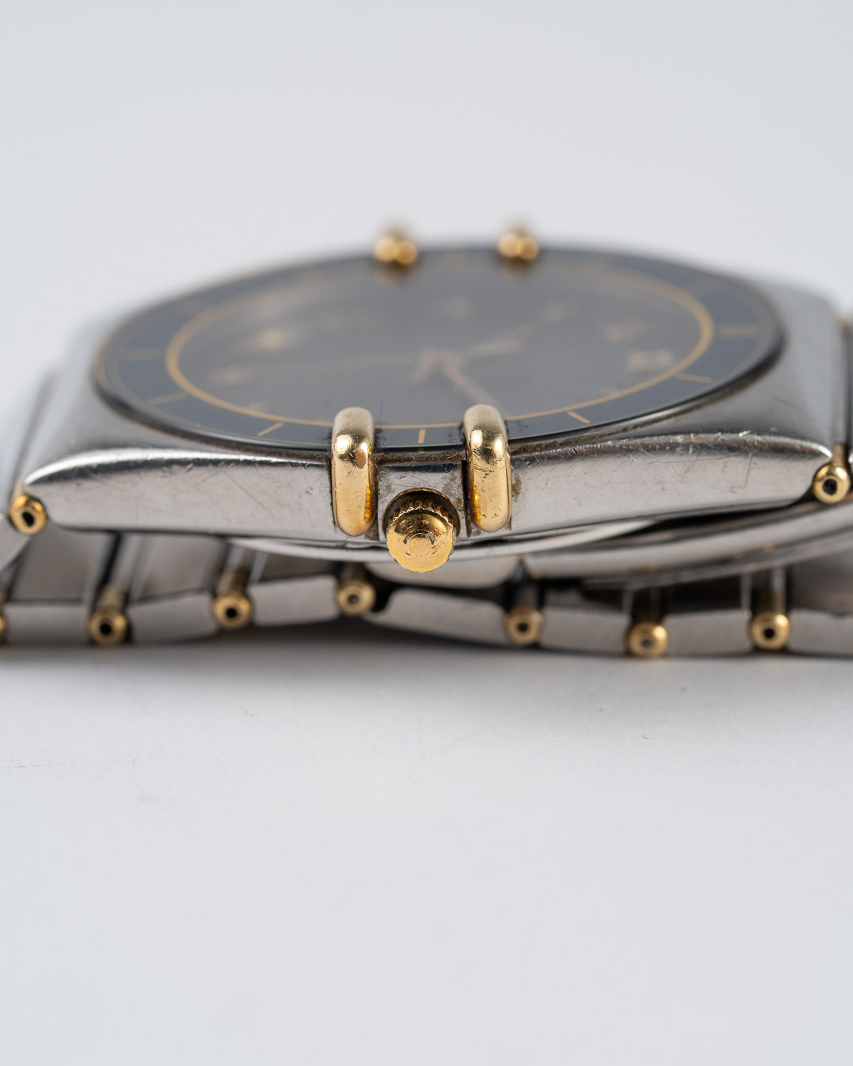 Omega Constellation 198.0136 Manhattan from 1984 crown