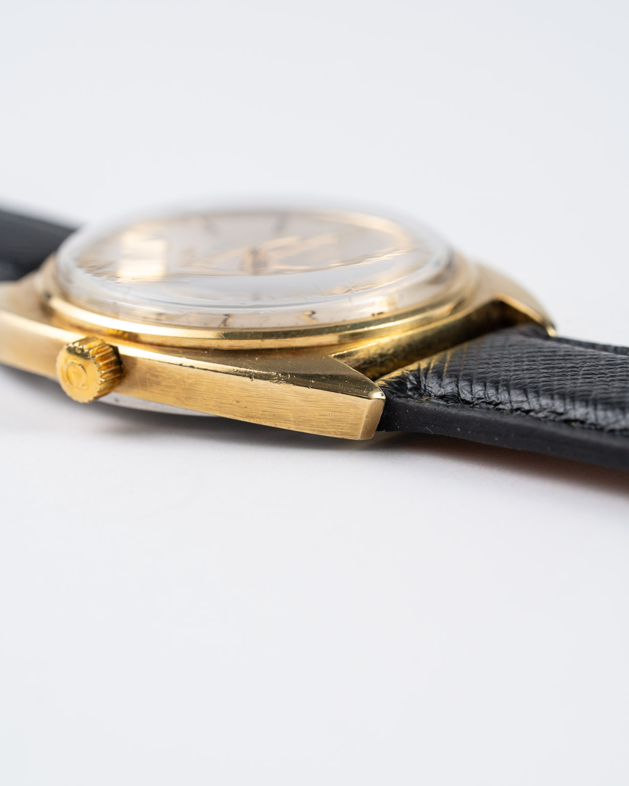 Omega Constellation 168.017 gold plated from approximately 1969 crown side upper lug