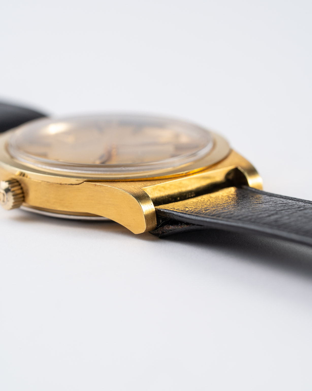 Omega Genève 136.0102 gold plated, full set from 1975 crown side top lug