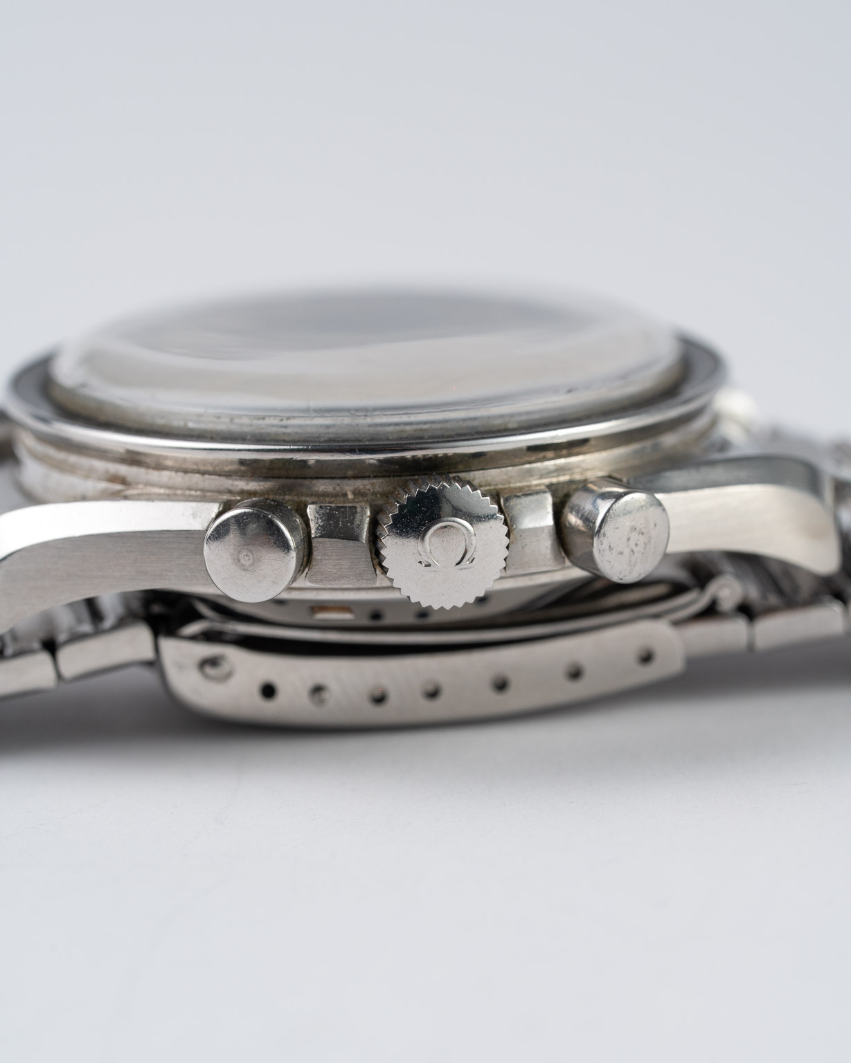 Omega Speedmaster 145.022-68 with flat link bracelet from 1969 crown