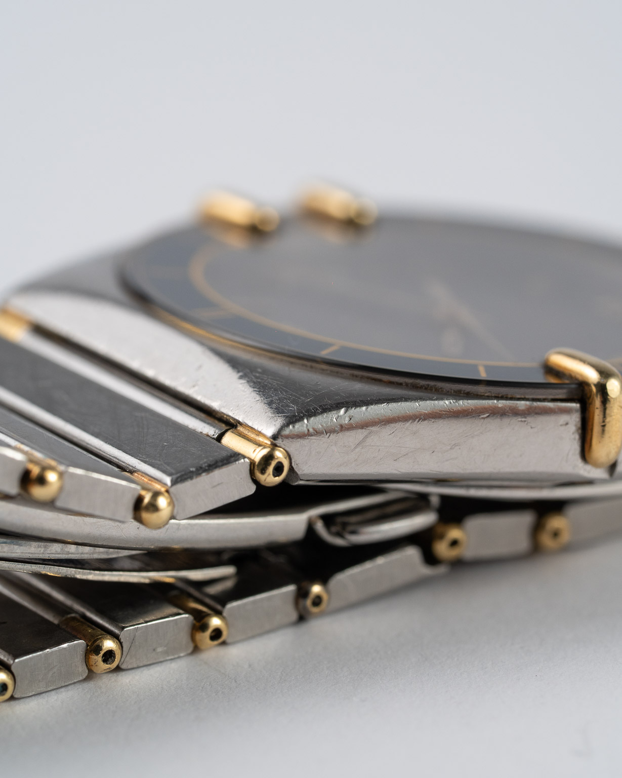 Omega Constellation 198.0136 Manhattan from 1984 non crown side top