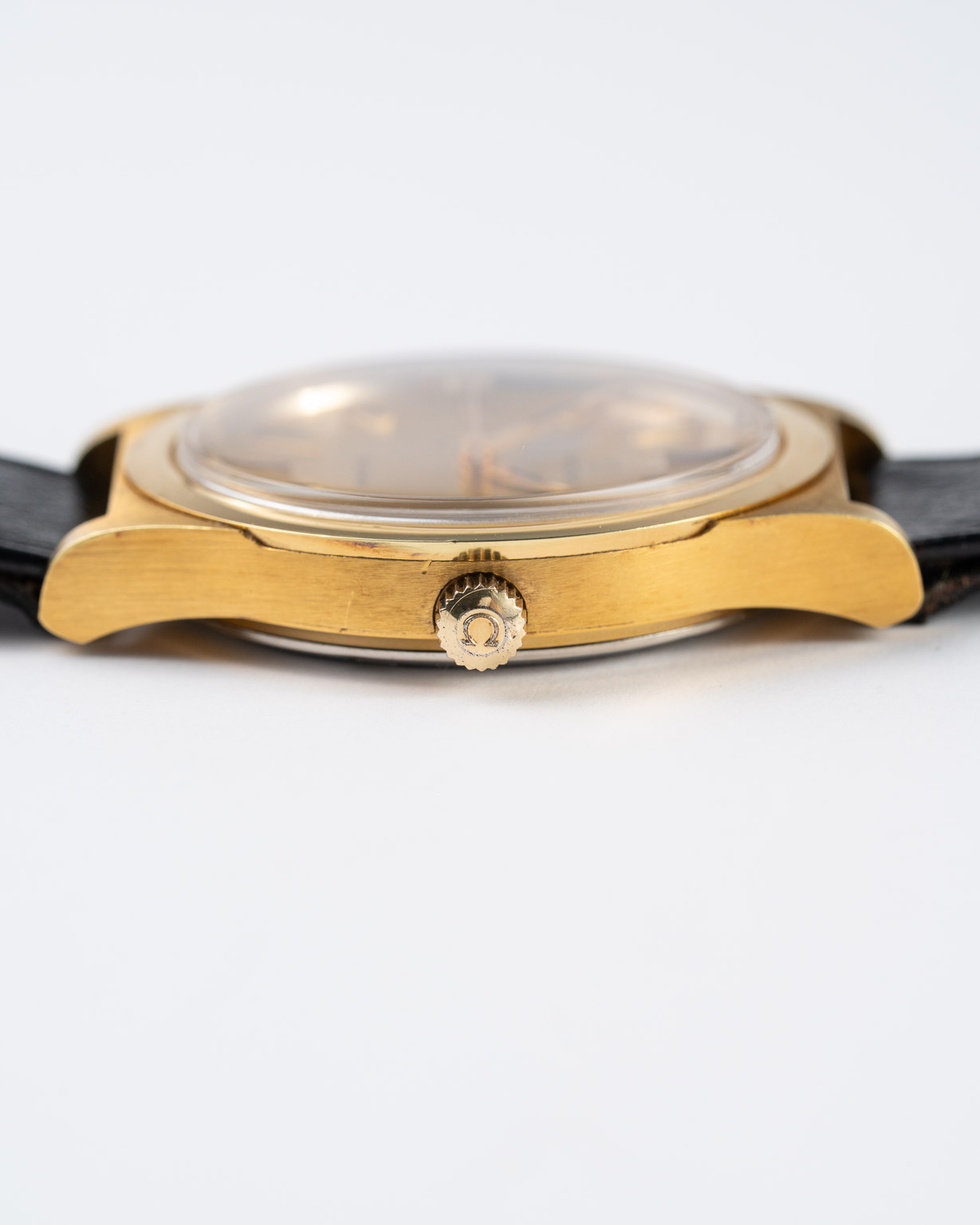 Omega Genève 136.0102 gold plated, full set from 1975 crown side